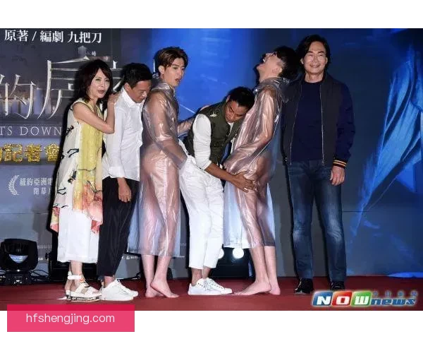 咸猪手肆意揉捏瞬间捕捉，展现无厘头幽默与荒诞情景